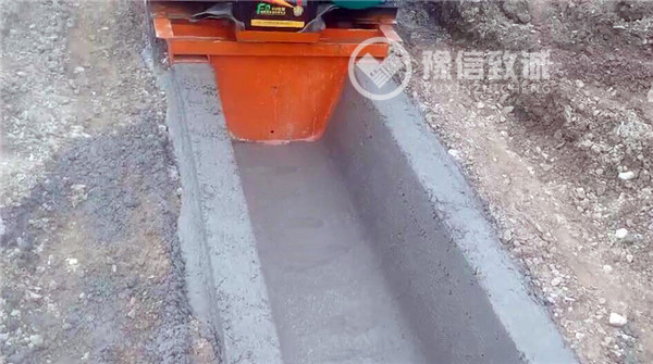 寧夏U型渠成型機,固原U型渠滑膜機