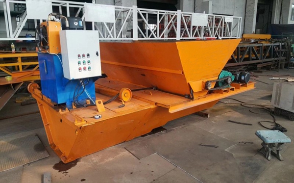 梯形水渠成型機,梯形渠現澆滑膜機